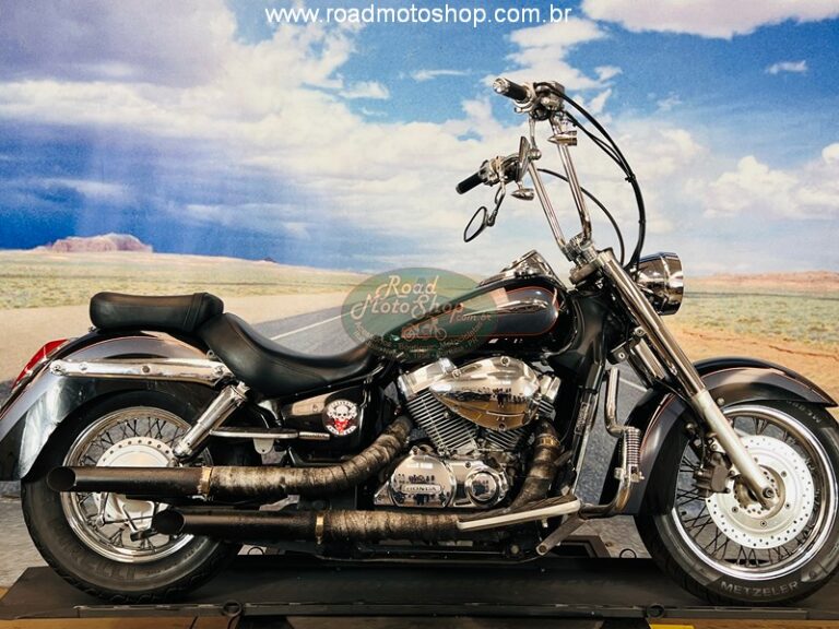 Shadow 750 preta com logo