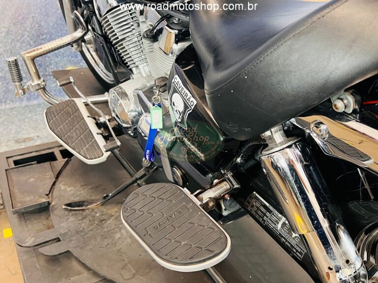 Shadow 750 preta com logo_17