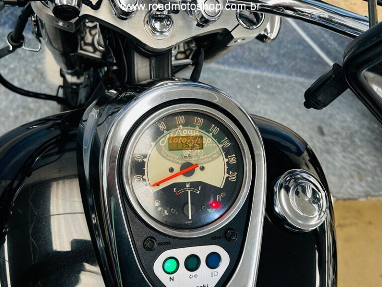 Vulcan 900 preta 2012_12