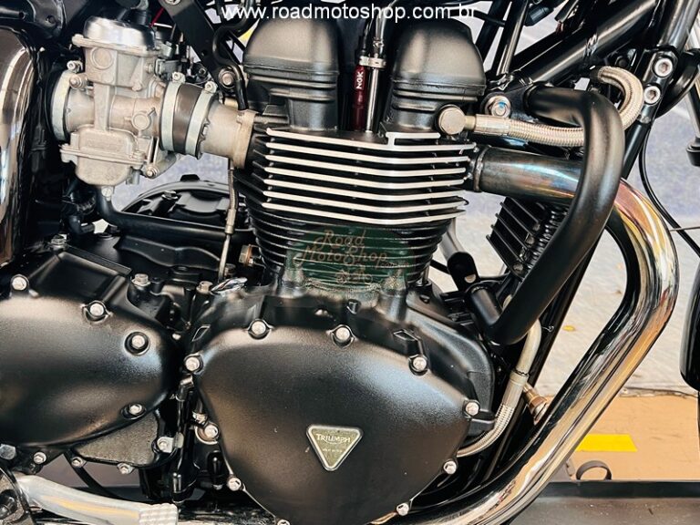 bonneville preta 800_2