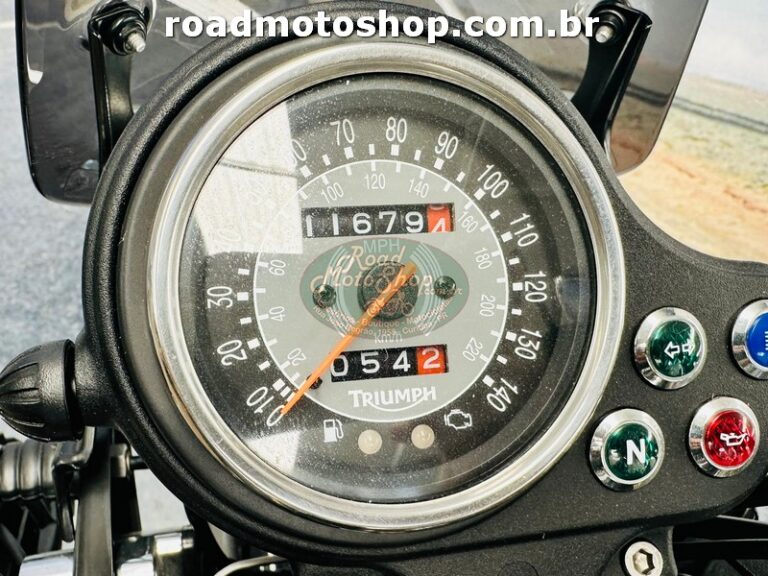 bonneville-preta-800b