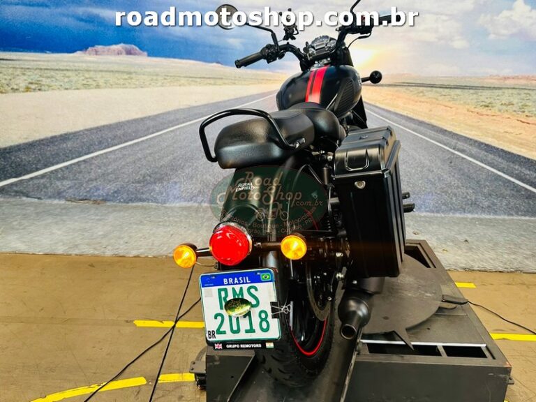 Classic 350 2025 Preta11