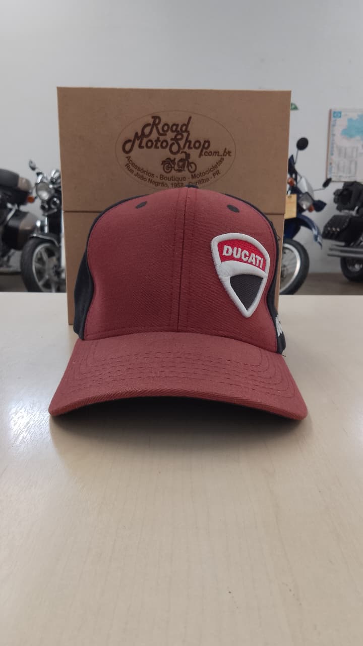 BONÉ DUCATI VERMELHO E PRETO
